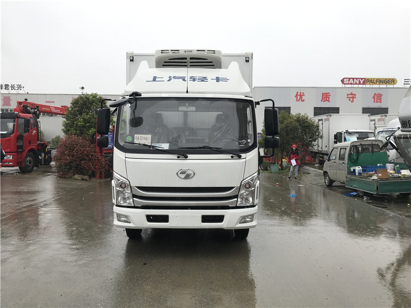 国六 陕汽德龙4.2米蓝牌冷藏车